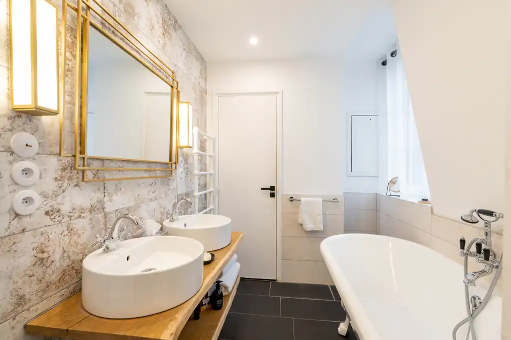 Salle de bain moderne et raffiné chambre Honfleur