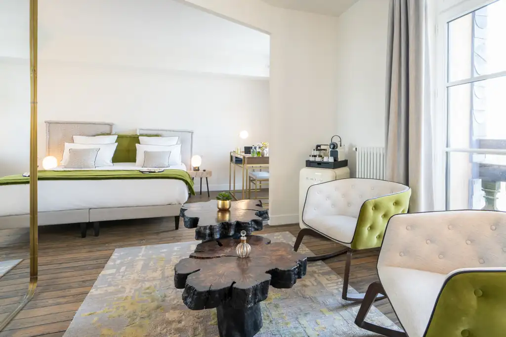 Suite roomy