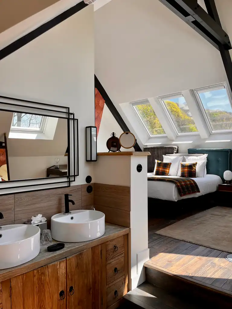 Literie haut de gamme dans la Suite Roomy – séjour romantique Normandie